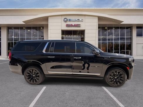 Used 2022 GMC Yukon XL Denali RWD image 17
