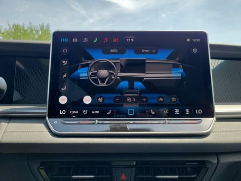 New 2026 Volkswagen Tiguan SE FWD image 18