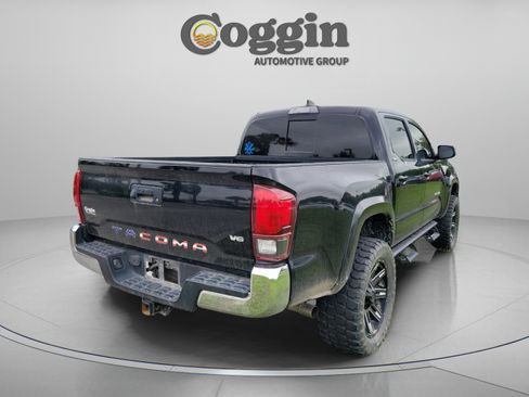 Used 2018 Toyota Tacoma SR5 RWD image 5