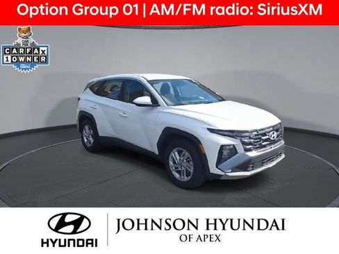 Certified 2025 Hyundai Tucson SE image 2