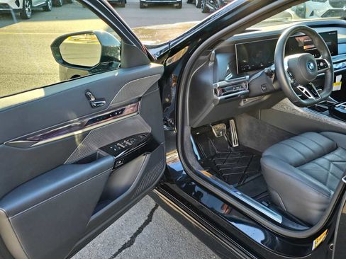 Used 2024 BMW i7 xDrive60 AWD/4WD image 19