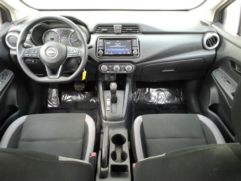 Used 2025 Nissan Versa S FWD image 3