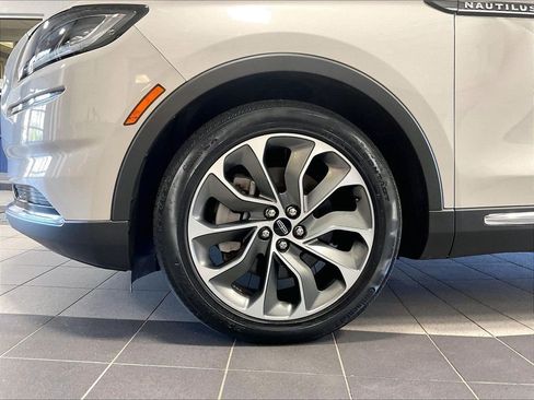 Used 2022 Lincoln Nautilus Reserve AWD/4WD image 7