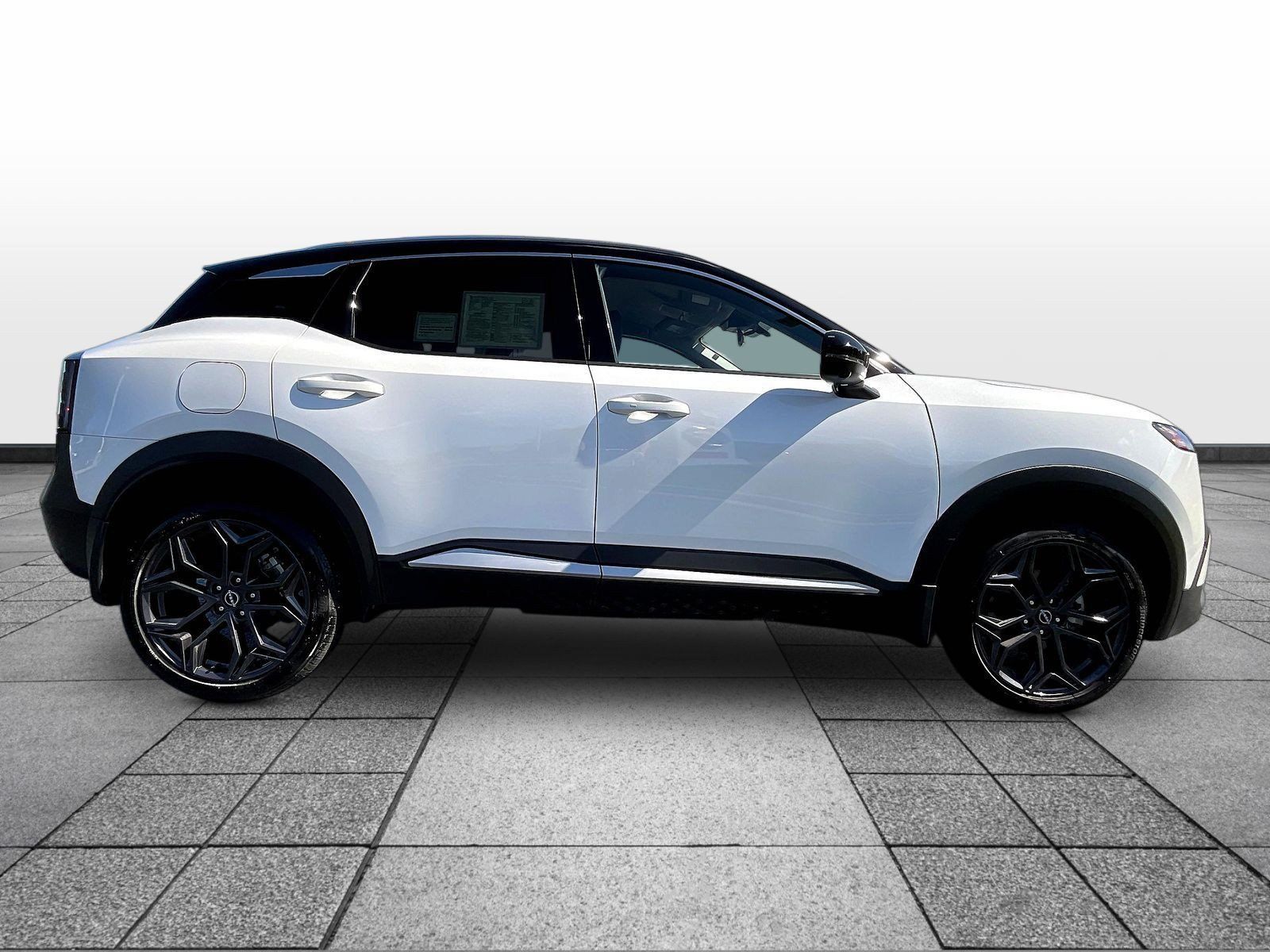 Certified 2026 Nissan Kicks SR w/ Cold Weather Package AWD/4WD image 4