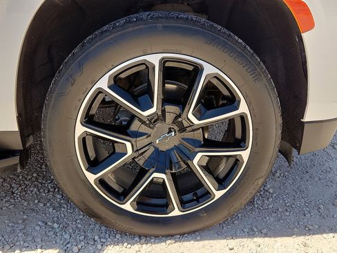Used 2024 Chevrolet Suburban RST w/ Luxury Package RWD image 7
