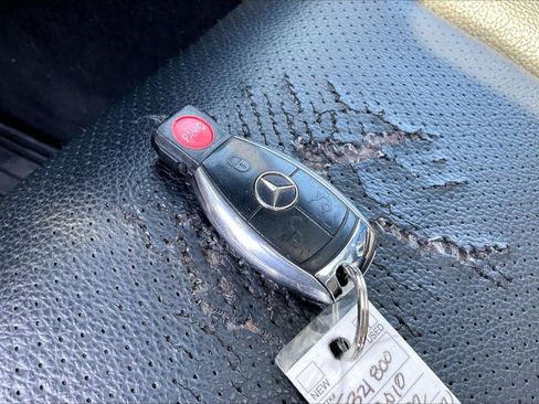 Used 2010 Mercedes-Benz GLK 350 4MATIC image 11