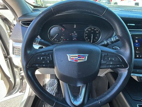 Used 2019 Cadillac XT4 Luxury FWD image 18