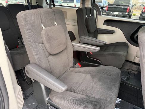 Used 2016 Dodge Grand Caravan SXT w/ Rear Park Assist Package image 23