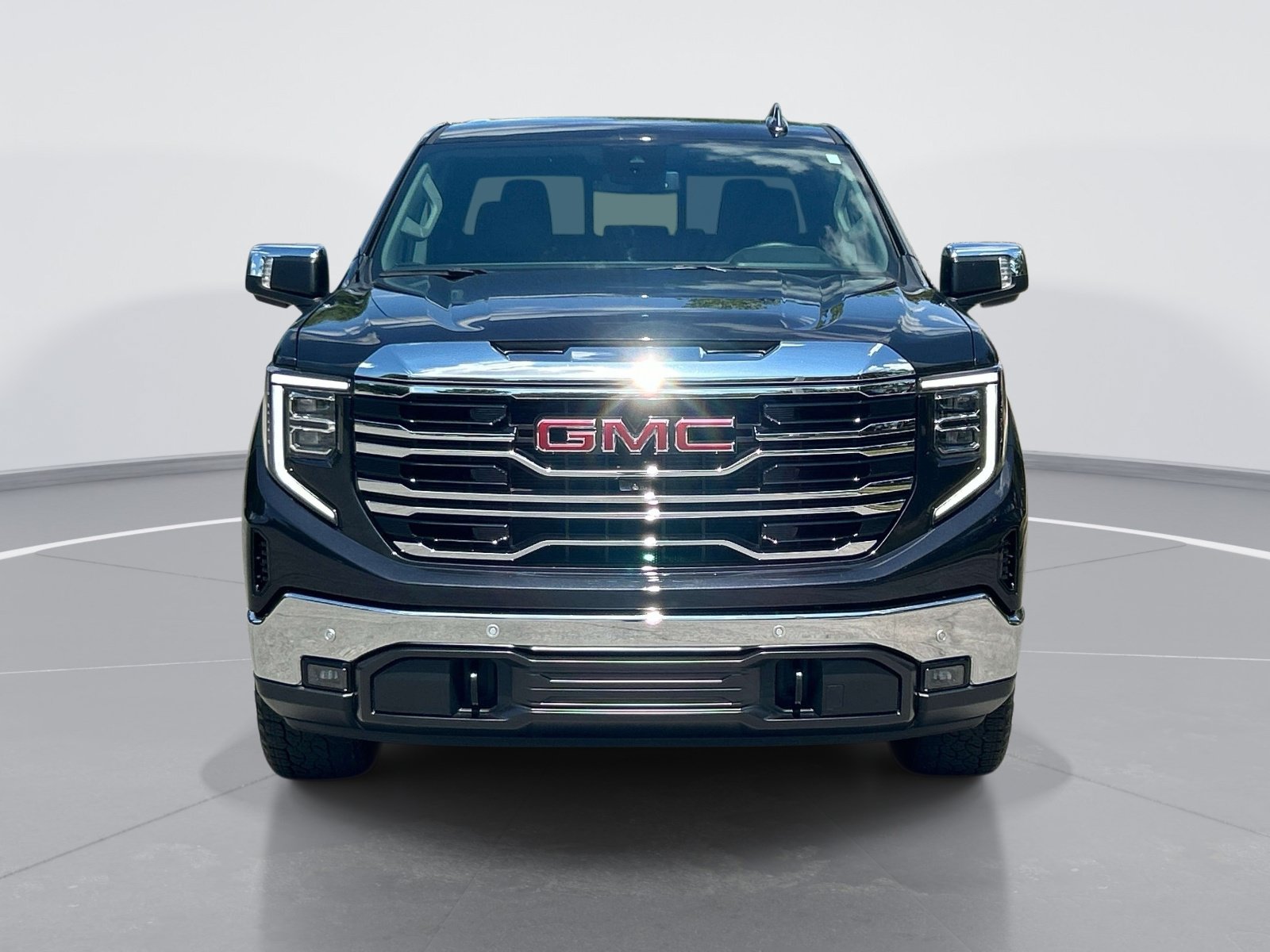 Used 2024 GMC Sierra 1500 SLT w/ SLT Premium Plus Package AWD/4WD image 3