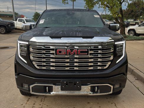Used 2024 GMC Sierra 1500 Denali w/ Technology Package AWD/4WD image 3