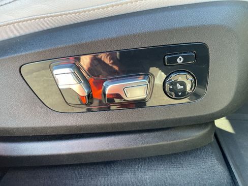 Used 2023 BMW X7 xDrive40i w/ Dynamic Handling Package image 49