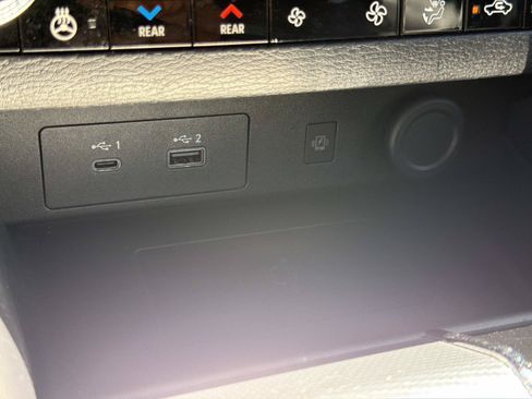 Used 2024 Mitsubishi Outlander 4WD Plug-In Hybrid image 31
