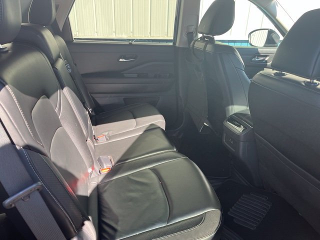 Used 2023 Nissan Pathfinder SL AWD/4WD image 7