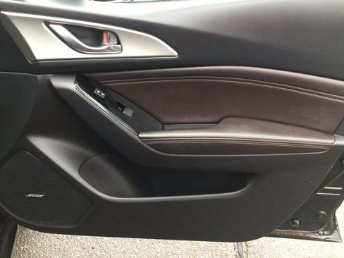 Used 2018 MAZDA MAZDA3 Touring FWD image 14