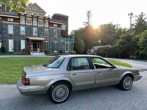 Used 1996 Buick Century Sedan FWD image 11