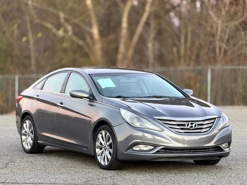 Used 2013 Hyundai Sonata SE FWD image 1