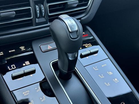 New 2026 Porsche Macan AWD/4WD image 25