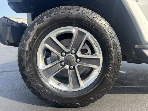 Used 2020 Jeep Wrangler Unlimited Sahara AWD/4WD image 34