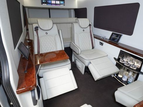 Used 2019 Mercedes-Benz Sprinter 2500 w/ Premium Package image 63