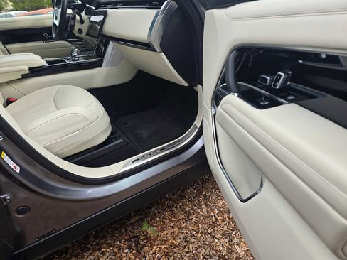 Used 2023 Land Rover Range Rover SE image 10