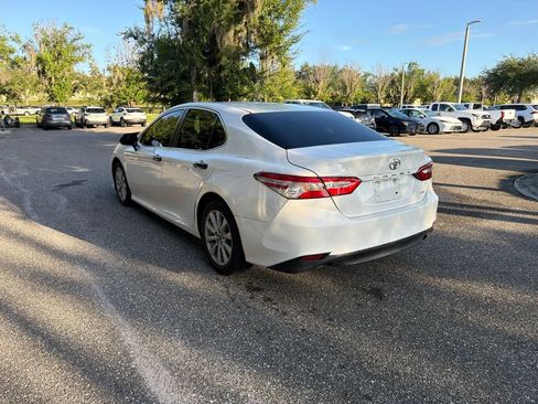Used 2018 Toyota Camry LE FWD image 3