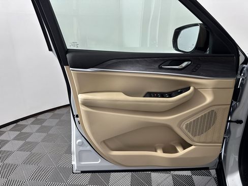 New 2025 Jeep Grand Cherokee L Limited image 32