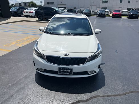 Used 2017 Kia Forte S w/ S Premium Package FWD image 5