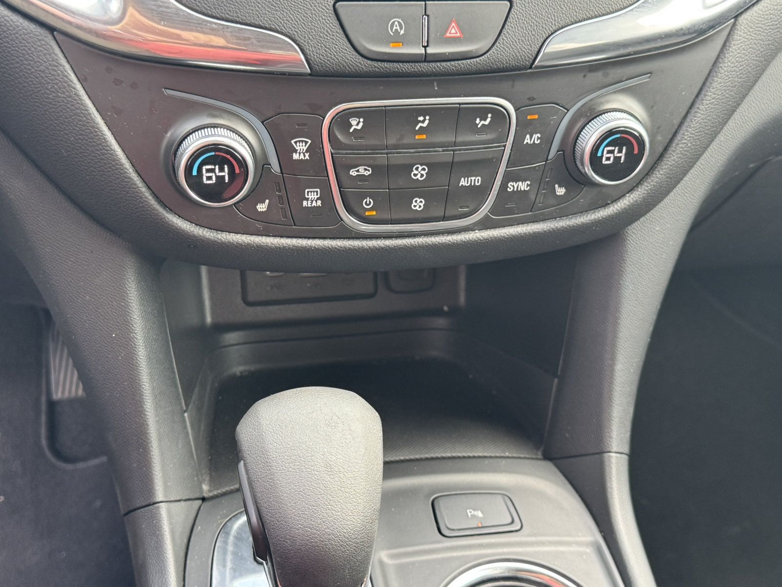 Used 2024 Chevrolet Equinox LT AWD/4WD image 25