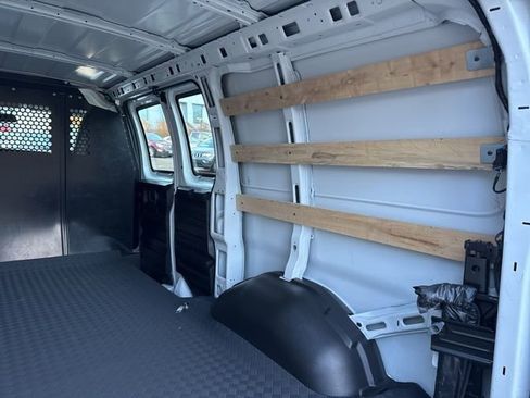 Used 2024 Chevrolet Express 2500 image 21
