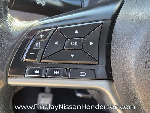 Used 2017 Nissan Rogue SV w/ SV Premium Package image 29