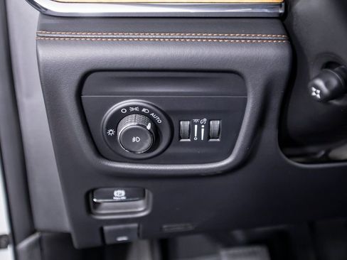 Used 2024 Jeep Grand Cherokee Summit AWD/4WD image 36