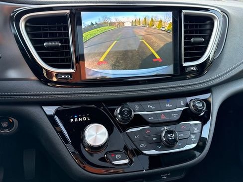 New 2026 Chrysler Pacifica Select image 40