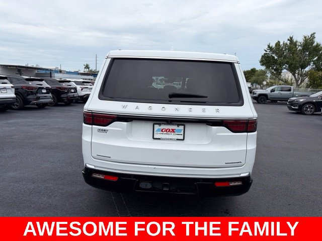 Used 2023 Jeep Wagoneer L Series II AWD/4WD image 5