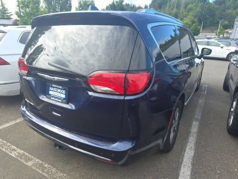 Used 2020 Chrysler Pacifica Touring-L Plus FWD image 5