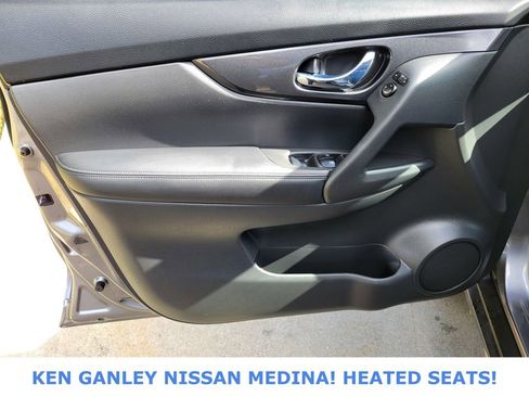 Used 2019 Nissan Rogue SV image 39