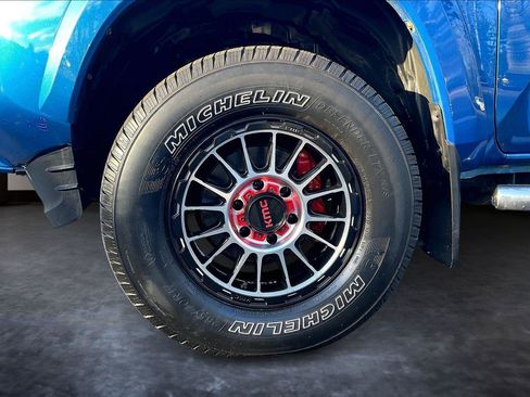 Used 2018 Toyota Tacoma TRD Sport image 8