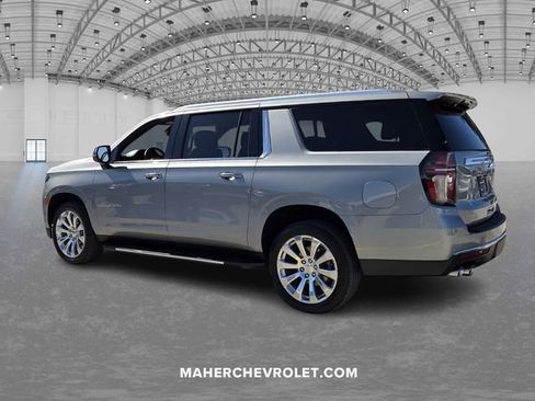 Used 2024 Chevrolet Suburban Premier image 5