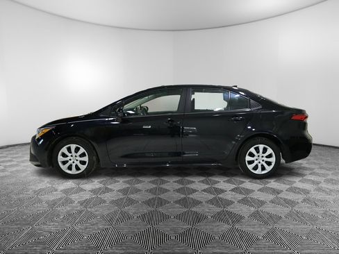 Used 2023 Toyota Corolla LE image 2