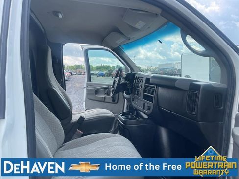 Used 2015 Chevrolet Express 3500 RWD image 24