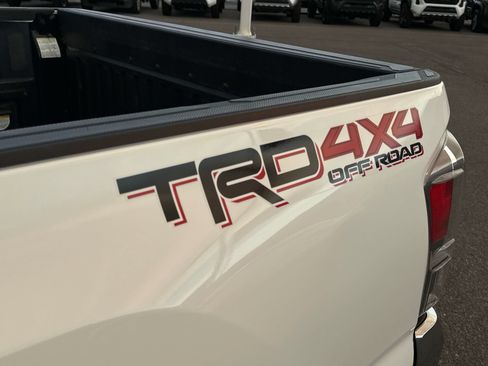 Used 2020 Toyota Tacoma TRD Off-Road AWD/4WD image 10