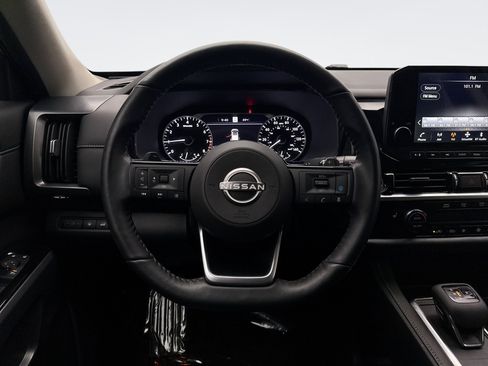 Used 2023 Nissan Pathfinder SL AWD/4WD image 12