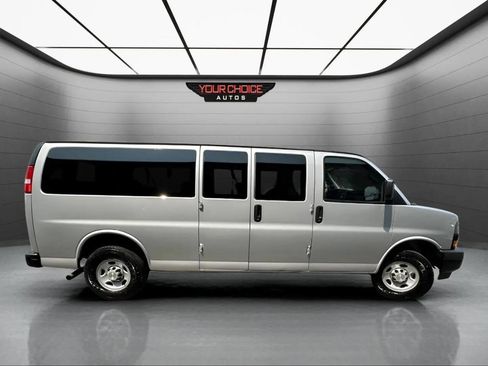 Used 2020 Chevrolet Express 3500 LS RWD image 3