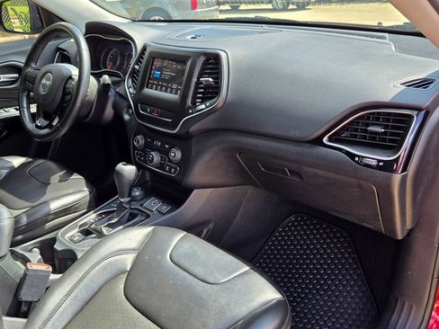 Used 2020 Jeep Cherokee Latitude Plus AWD/4WD image 27