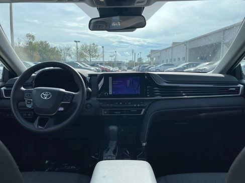Used 2025 Toyota Camry LE image 32