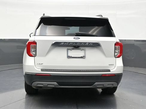 Used 2020 Ford Explorer XLT w/ Equipment Group 202A RWD image 4