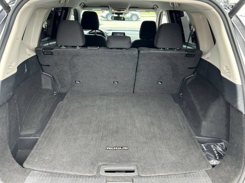 Used 2024 Nissan Rogue SV FWD image 18