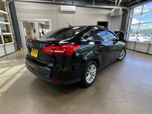 Used 2018 Ford Focus SE FWD image 5