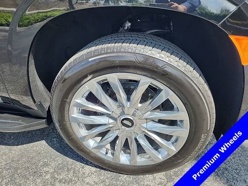 Used 2024 Cadillac Escalade ESV Premium Luxury image 6