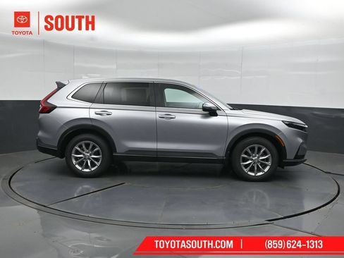 Used 2023 Honda CR-V EX image 3