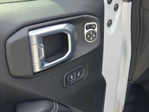 Used 2021 Jeep Wrangler Unlimited Sahara image 11